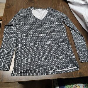 Under armour Black White Designed Long Sleeved Fitted Top Size Women's M